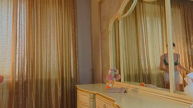 EadlinGillim online show from November 8, 2025, 5:29 am