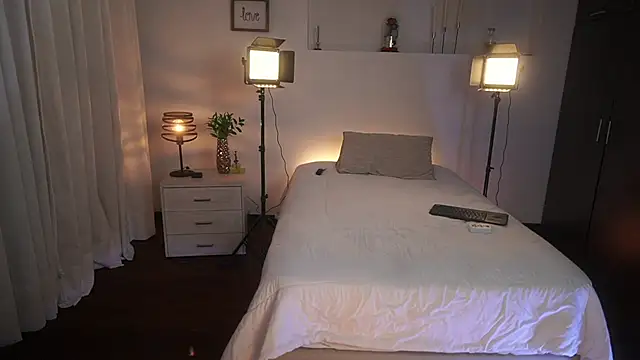 ximena cortez 03 online show from February 13, 2026, 11:01 pm