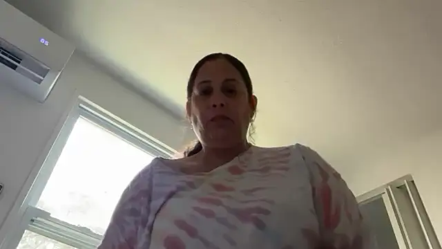 Snapshot of PrettyKittyMia chatting on May 21, 2026, 7:43 pm PrettyKittyMia online show from May 21, 2026, 7:43 pm