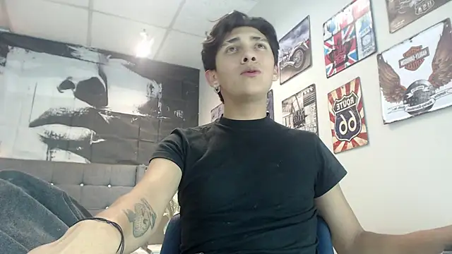 Snapshot of Ethann1_ chatting on October 22, 2025, 4:02 am Ethann1 online show from October 22, 2025, 4:02 am