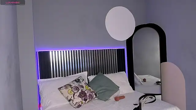 Emilybeltons online show from October 6, 2025, 8:06 pm