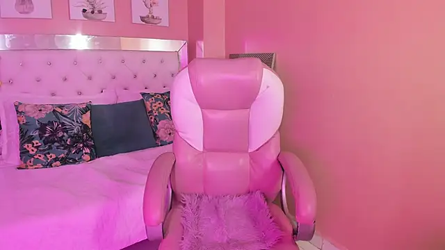 Emilybeltons online show from February 18, 2026, 7:10 pm