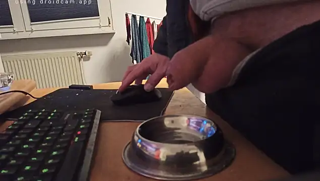 Snapshot of Thompsen1992 chatting on November 7, 2025, 12:32 am Thompsen1992 online show from November 7, 2025, 12:32 am