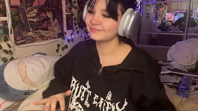 nikoli naw online show from October 16, 2025, 10:00 pm