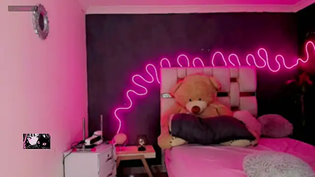 Snapshot of Abbygilx chatting on February 22, 2026, 6:28 pm Abbygilx online show from February 22, 2026, 6:28 pm