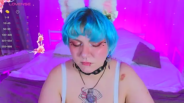 bluelunaray online show from September 12, 2025, 10:59 am