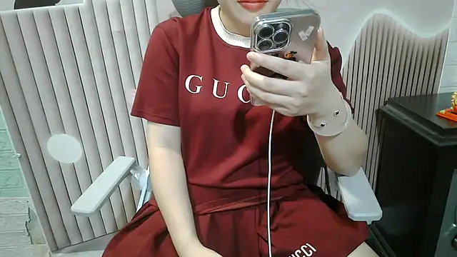 Snapshot of Emachiii chatting on September 11, 2025, 12:11 am Emachiii online show from September 11, 2025, 12:11 am