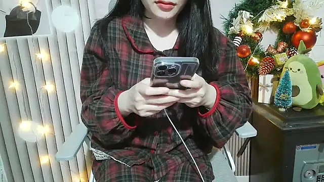 Emachiii online show from December 16, 2025, 1:10 am