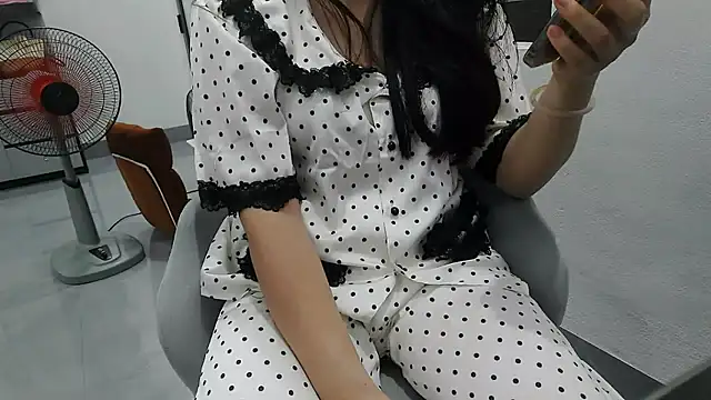Emachiii online show from May 10, 2026, 12:32 pm