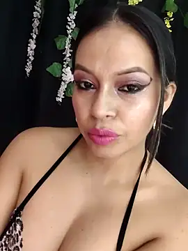 AntonelaMorriz online show from May 6, 2026, 8:19 am