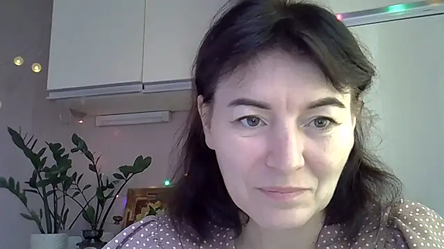 Krystal 82 online show from October 15, 2025, 9:20 am