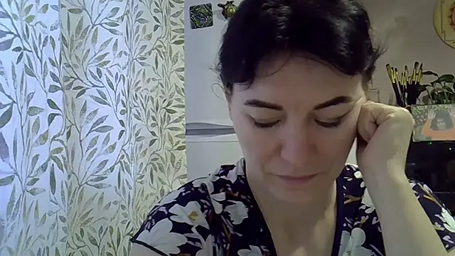 Krystal 82 online show from December 1, 2025, 8:08 am