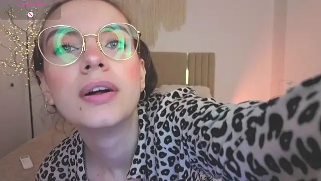 Snapshot of Real_cutie1 chatting on May 12, 2026, 12:46 pm Real cutie1 online show from May 12, 2026, 12:46 pm