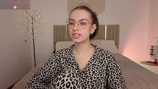 Snapshot of Real_cutie1 chatting on May 16, 2026, 1:10 pm Real cutie1 online show from May 16, 2026, 1:10 pm