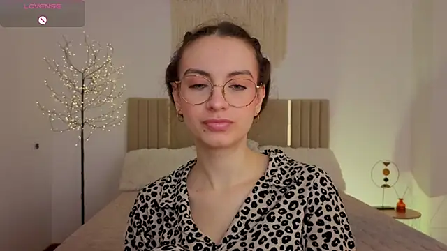 Snapshot of Real_cutie1 chatting on May 26, 2026, 12:45 pm Real cutie1 online show from May 26, 2026, 12:45 pm