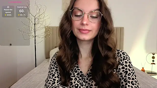 Snapshot of Real_cutie1 chatting on June 13, 2026, 12:47 pm Real cutie1 online show from June 13, 2026, 12:47 pm