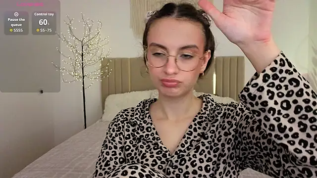 Snapshot of Real_cutie1 chatting on June 16, 2026, 12:52 pm Real cutie1 online show from June 16, 2026, 12:52 pm