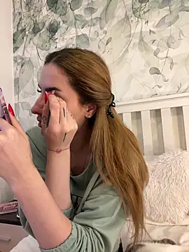 Snapshot of AriaAdda chatting on April 8, 2026, 4:07 pm AriaAdda online show from April 8, 2026, 4:07 pm