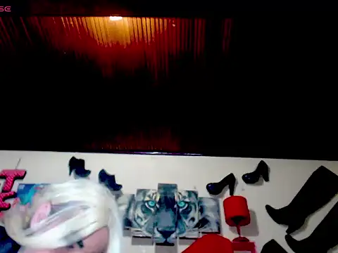 Snapshot of blondehot5v chatting on September 26, 2025, 11:58 am blondehot5v online show from September 26, 2025, 11:58 am