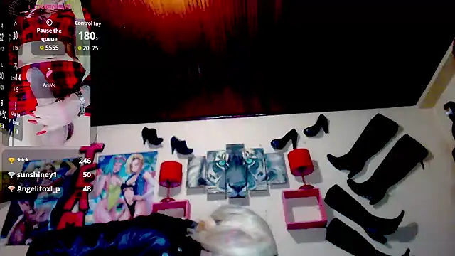 Snapshot of blondehot5v chatting on October 6, 2025, 12:30 am blondehot5v online show from October 6, 2025, 12:30 am