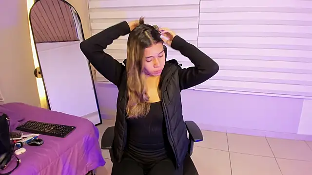 Rachell criss online show from October 2, 2025, 4:08 am