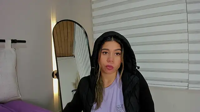 Rachell criss online show from December 4, 2025, 4:33 am