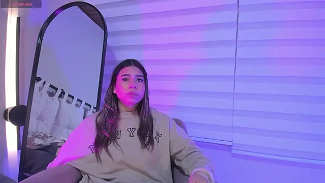 Snapshot of Rachell_criss chatting on February 25, 2026, 4:00 am Rachell criss online show from February 25, 2026, 4:00 am