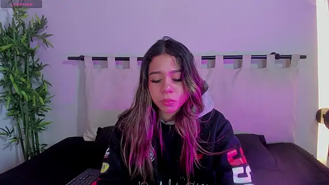 Snapshot of Rachell_criss chatting on March 12, 2026, 4:18 am Rachell criss online show from March 12, 2026, 4:18 am