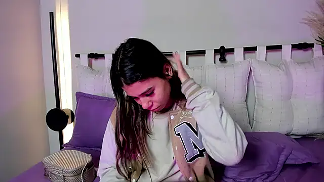 Snapshot of Rachell_criss chatting on March 25, 2026, 4:29 am Rachell criss online show from March 25, 2026, 4:29 am