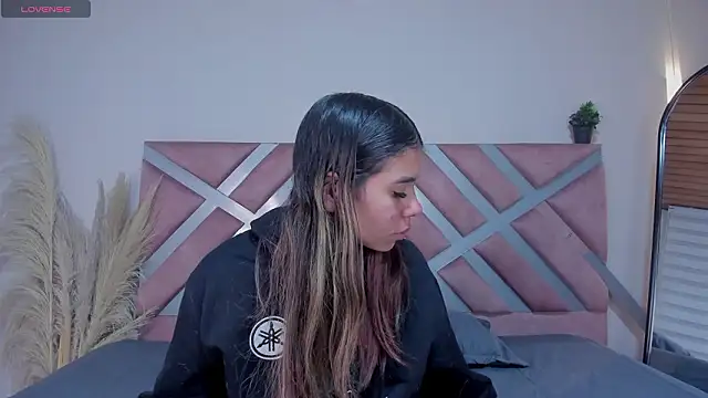 Snapshot of Rachell_criss chatting on March 28, 2026, 4:34 am Rachell criss online show from March 28, 2026, 4:34 am