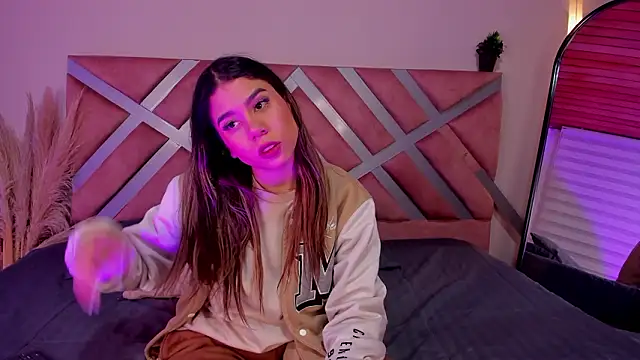 Snapshot of Rachell_criss chatting on March 29, 2026, 4:23 am Rachell criss online show from March 29, 2026, 4:23 am