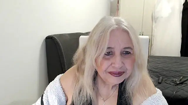 SusiLifeXXX online show from April 23, 2026, 8:11 pm