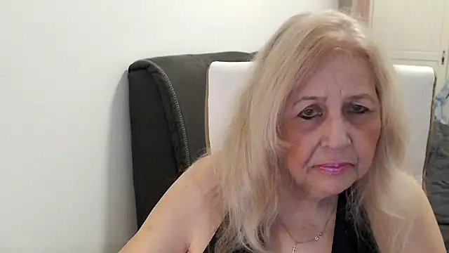 SusiLifeXXX online show from May 6, 2026, 7:30 pm