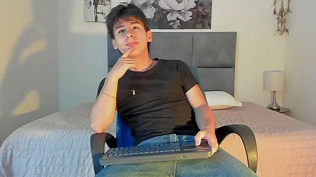 kaneky 07 online show from October 19, 2025, 1:28 am