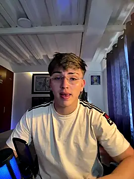 Snapshot of Justin_trevor1 chatting on October 4, 2025, 7:56 pm Justin trevor1 online show from October 4, 2025, 7:56 pm