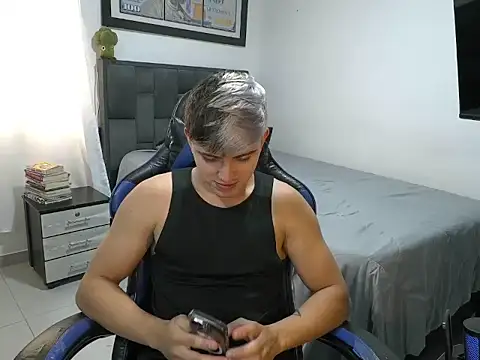 Justin trevor1 online show from April 29, 2026, 9:43 pm
