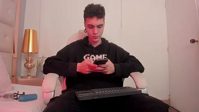 dark sun302 online show from November 6, 2025, 10:21 pm