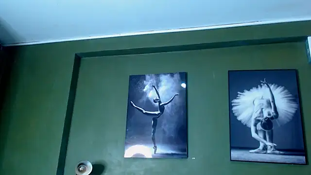 Snapshot of Evaa_18 chatting on October 1, 2025, 5:30 pm Evaa 18 online show from October 1, 2025, 5:30 pm