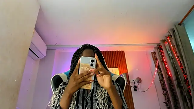 Evaa 18 online show from November 25, 2025, 7:25 pm