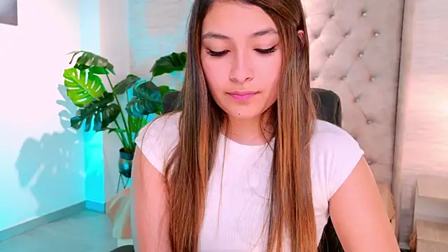 Abrill cute online show from September 13, 2025, 2:33 am
