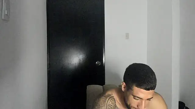 ThiagoLugo online show from May 5, 2026, 4:31 am