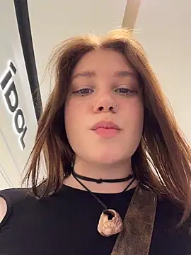 lucy-joy online show from May 22, 2026, 10:32 am
