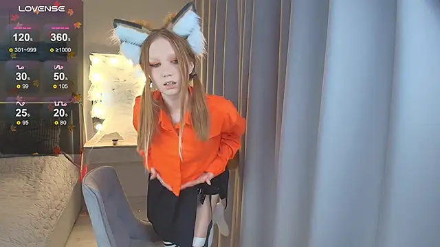 FoxyMira online show from October 28, 2025, 1:25 pm