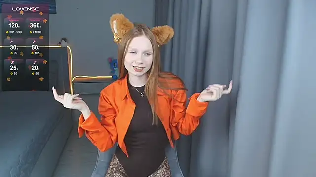 FoxyMira online show from November 25, 2025, 1:11 pm