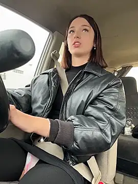 Snapshot of DollyTall chatting on September 30, 2025, 11:04 am DollyTall online show from September 30, 2025, 11:04 am