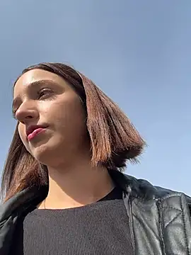 Snapshot of DollyTall chatting on October 6, 2025, 8:12 am DollyTall online show from October 6, 2025, 8:12 am