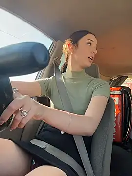 Snapshot of DollyTall chatting on October 7, 2025, 9:39 am DollyTall online show from October 7, 2025, 9:39 am