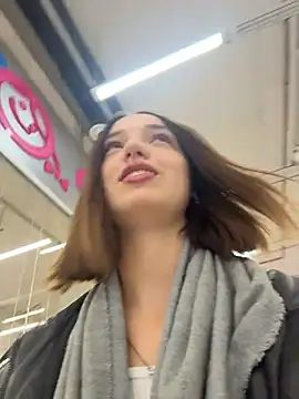 Snapshot of DollyTall chatting on October 13, 2025, 7:41 am DollyTall online show from October 13, 2025, 7:41 am