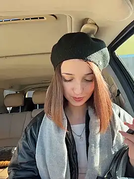 Snapshot of DollyTall chatting on October 15, 2025, 9:09 am DollyTall online show from October 15, 2025, 9:09 am