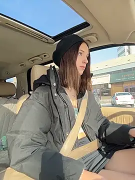 DollyTall online show from February 4, 2026, 8:09 am